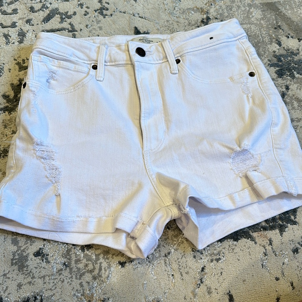 Like new Abercrombie white shorts size 2